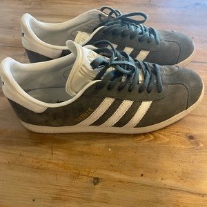 Men’s 9.5 suede adidas gazelle shoes